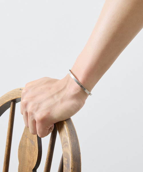 And A(アンドエー)の「And A アンドエー / SVPT BANGLE シルバー925プレーティングバングル / AA-BG-02(バングル/リストバンド・メンズ・シルバー・FREE)」の9枚目の写真