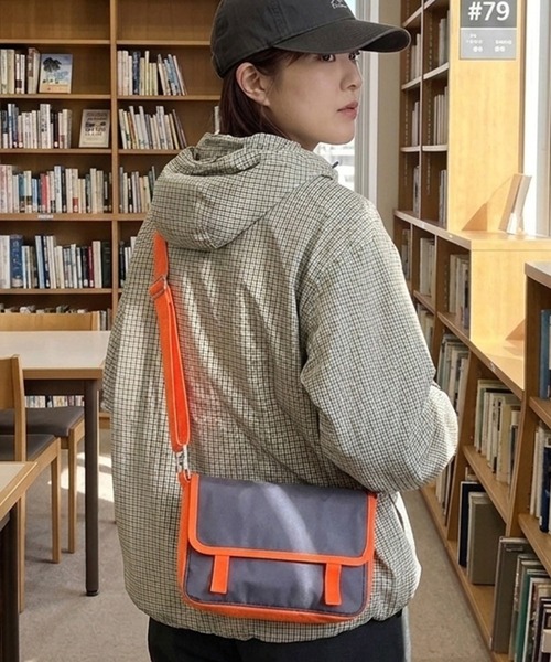 DEVICE(デバイス)の「サスティナブル ネオンライン ミニショルダー(ショルダーバッグ・レディース・グレー系その他/グリーン系その他/ブルー系その他・FREE)」の2枚目の写真