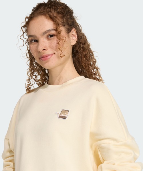 adidas(アディダス)の「キャット パッチ グラフィック スウェットシャツ / トレーナー / アディダス adidas(スウェット・レディース・ホワイト・XX-LARGE/LARGE/MEDIUM/SMALL/X-LARGE/X-SMALL)」の4枚目の写真