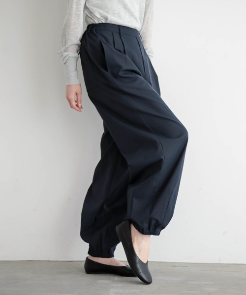 for/c（フォーシー）の「[低身長/高身長向けサイズ有]バルーンシルエットタックパンツ【サスティナブル】（その他パンツ・レディース・ネイビー/ブラック/ピンク/カーキ・M/L/LL/PM/TM）」の16枚目の写真