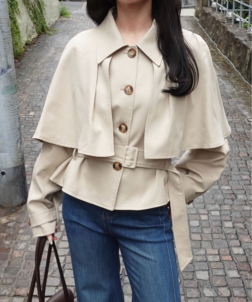 unnu(ユヌ)の「ショートトレンチデザイン ケープジャケット(その他アウター・レディース・アイボリー/ベージュ・M)」の2枚目の写真