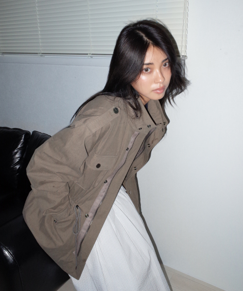 CHICKS(チックス)の「ハイネック M65 ストリング ミリタリー フィールドジャケット カーキ(ミリタリージャケット・レディース・カーキ・ONE SIZE)」の4枚目の写真