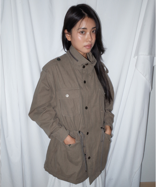 CHICKS(チックス)の「ハイネック M65 ストリング ミリタリー フィールドジャケット カーキ(ミリタリージャケット・レディース・カーキ・ONE SIZE)」の5枚目の写真