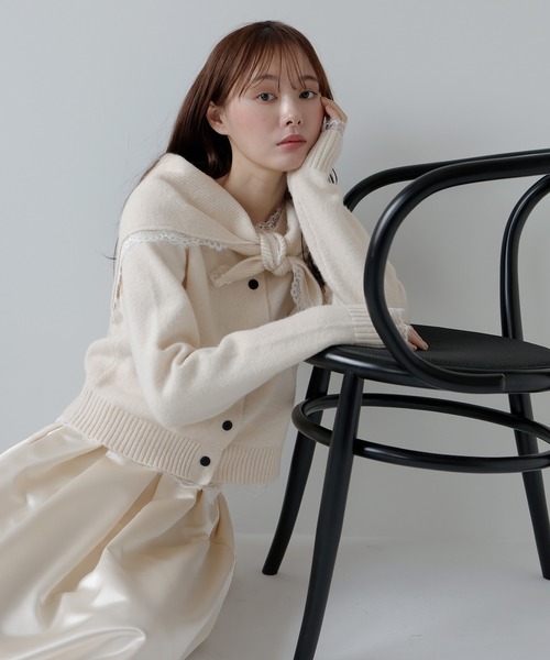 AMUU. PRECIEUSE(アムープレシューズ)の「スカーフセットレーストリムニットカーデ(ニット/セーター・レディース・アイボリー/チャコールグレー/ブラック・FREE)」の2枚目の写真