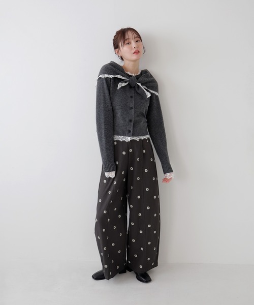 AMUU. PRECIEUSE(アムープレシューズ)の「スカーフセットレーストリムニットカーデ(ニット/セーター・レディース・アイボリー/チャコールグレー/ブラック・FREE)」の6枚目の写真