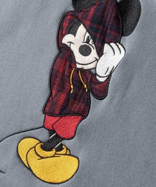 Disney(ディズニー)の「【15】〔Disney/ディズニー〕ベイマックス/ミッキー サガラ刺繍/サテンワッペン/チェックアップリケ刺繍 裏起毛 クルーネックスウェット ユニセックス/メンズ/レディース(スウェット・メンズ・ベージュ系2/サックスブルー系2/ベージュ系3/ブラック系3/ホワイト系1/ブラック系1/ブラウン系2/ブラック系2/ベージュ系1/ブラック系4・MEDIUM/LARGE)」の11枚目の写真