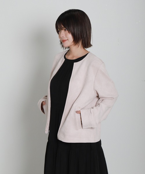 libelle more(リベル モア)の「フェイクスエードノーカラーショートブルゾン(ノーカラージャケット・レディース・チャコールグレー/グレー/アイボリー/スモークピンク・L/M)」の4枚目の写真
