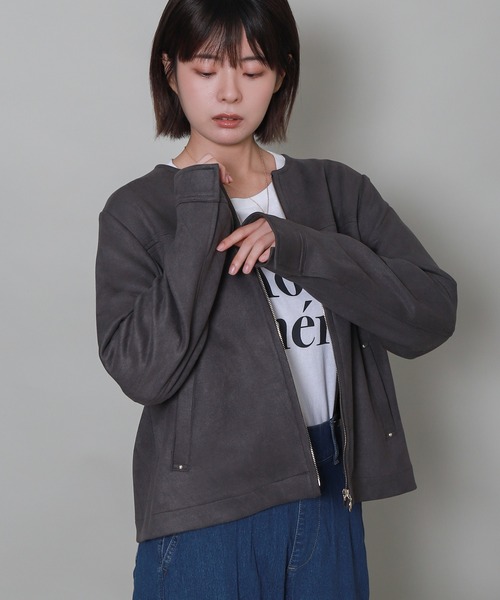 libelle more(リベル モア)の「フェイクスエードノーカラーショートブルゾン(ノーカラージャケット・レディース・チャコールグレー/グレー/アイボリー/スモークピンク・L/M)」の2枚目の写真