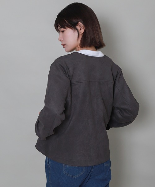 libelle more(リベル モア)の「フェイクスエードノーカラーショートブルゾン(ノーカラージャケット・レディース・チャコールグレー/グレー/アイボリー/スモークピンク・L/M)」の7枚目の写真