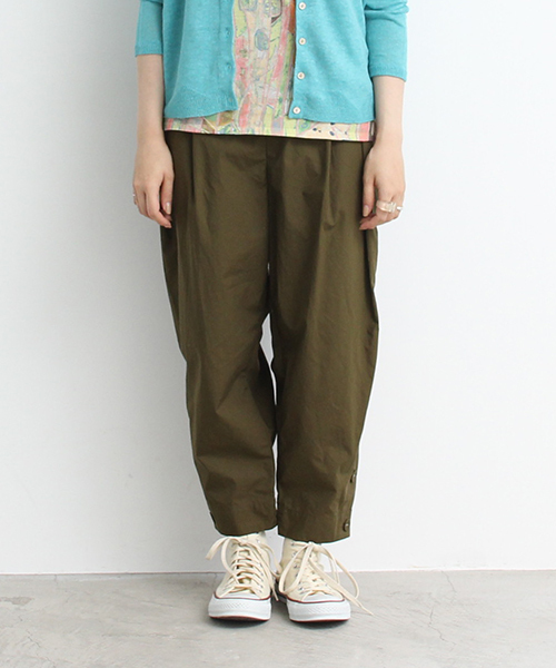 bulle de savon(ビュルデサボン)の「タイプライター しぼ裾釦PT(その他パンツ・レディース・ブラック/ブルー/ブラウン/ボルドー/カーキ・FREE)」の3枚目の写真