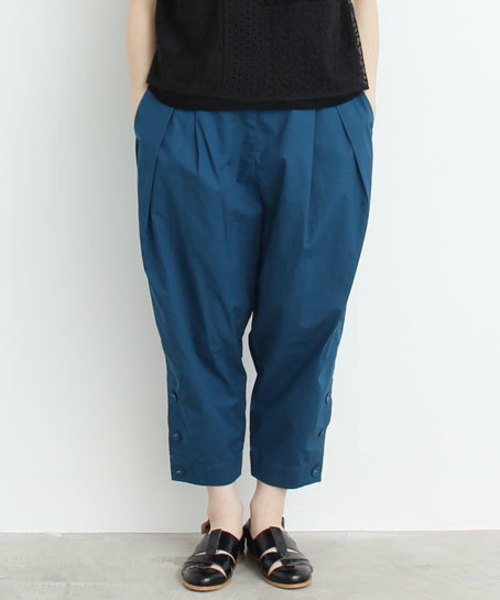 bulle de savon(ビュルデサボン)の「タイプライター しぼ裾釦PT(その他パンツ・レディース・ブラック/ブルー/ブラウン/ボルドー/カーキ・FREE)」の4枚目の写真