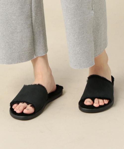 UGG（アグ）の「＜UGG（アグ）＞BREEZY ムートンスリッパ ◇（サンダル