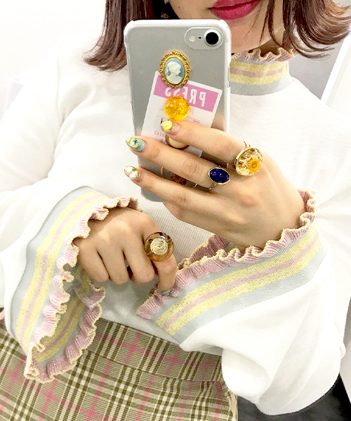 apres jour(アプレジュール)の「マルチカラーネックフリルトップス【ZOZOTOWN限定アイテム】(Tシャツ/カットソー・レディース・ブラック/オフホワイト・フリー)」の7枚目の写真