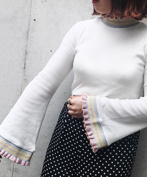 apres jour(アプレジュール)の「マルチカラーネックフリルトップス【ZOZOTOWN限定アイテム】(Tシャツ/カットソー・レディース・ブラック/オフホワイト・フリー)」の8枚目の写真