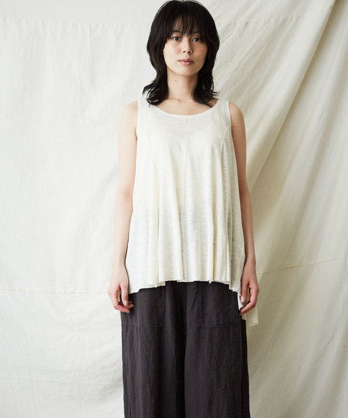 IKKUNA（イクナ）の「flared tank-top（Tシャツ/カットソー・レディース・ホワイト/チャコールグレー/ナチュラル/コバルトブルー/コーラルピンク・1）」の3枚目の写真