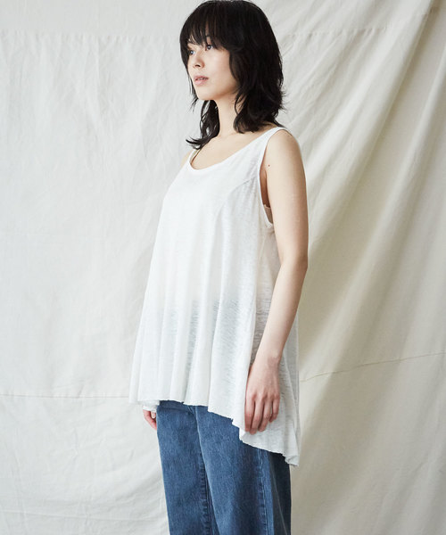 IKKUNA（イクナ）の「flared tank-top（Tシャツ/カットソー・レディース・ホワイト/チャコールグレー/ナチュラル/コバルトブルー/コーラルピンク・1）」の2枚目の写真