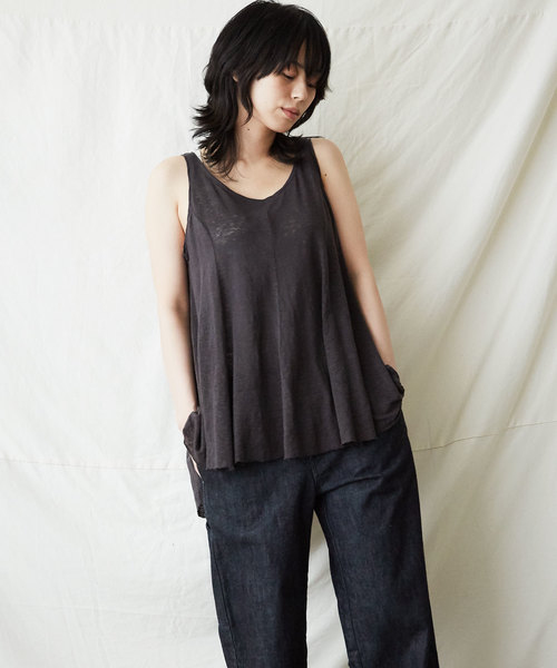 IKKUNA（イクナ）の「flared tank-top（Tシャツ/カットソー・レディース・ホワイト/チャコールグレー/ナチュラル/コバルトブルー/コーラルピンク・1）」の10枚目の写真