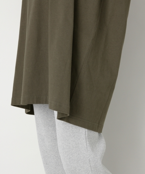 LOWRYS FARM（ローリーズファーム）の「ロゴプリントチュニック　808506（Tシャツ/カットソー・レディース・チャコールグレー/ベージュ/オフホワイト/ボルドー・FREE）」の13枚目の写真