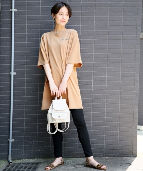 LOWRYS FARM（ローリーズファーム）の「ロゴプリントチュニック　808506（Tシャツ/カットソー・レディース・チャコールグレー/ベージュ/オフホワイト/ボルドー・FREE）」の19枚目の写真