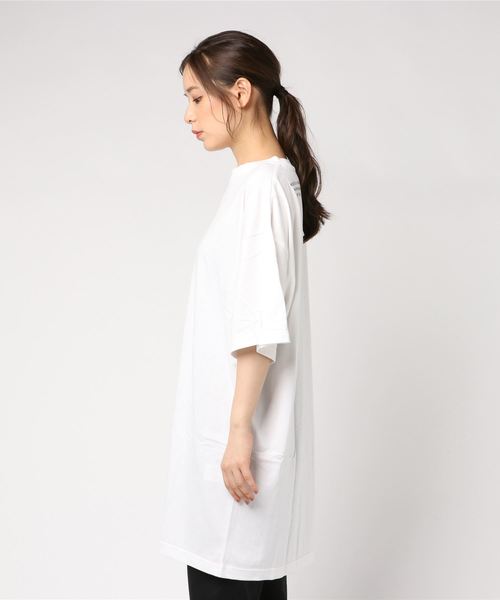 LOWRYS FARM（ローリーズファーム）の「ロゴプリントチュニック　808506（Tシャツ/カットソー・レディース・チャコールグレー/ベージュ/オフホワイト/ボルドー・FREE）」の5枚目の写真