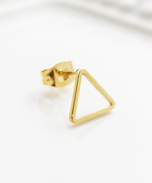 Vaya Con Dios（ヴァヤコンディオス）の「【VayaConDios/ヴァヤコンディオス】ステンレス製 トライアングルスタッド ピアス[片耳用]（ピアス（片耳用）・レディース・ゴールド/ピンクゴールド/ブラック/シルバー・FREE）」の6枚目の写真