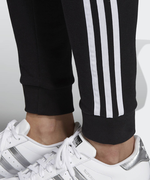 adidas（アディダス）の「レギュラー カフ トラックパンツ [REGULAR CUF TRACK PANTS] アディダスオリジナルス（その他パンツ・レディース・ブラック・XXX-LARGE/X-SMALL/XXXXX-LARGE/X-LARGE/MEDIUM）」の6枚目の写真