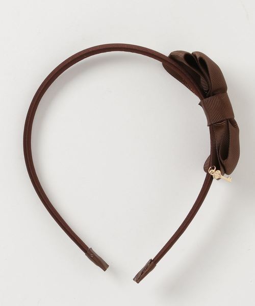 Catherine Cottage（キャサリンコテージ）の「キーチャーム付きリボンカチューシャ（カチューシャ・キッズ・レッド/ブラック/ネイビー/ブラウン/アイボリー/ピンク・FREE）」の3枚目の写真