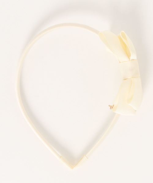 Catherine Cottage（キャサリンコテージ）の「キーチャーム付きリボンカチューシャ（カチューシャ・キッズ・レッド/ブラック/ネイビー/ブラウン/アイボリー/ピンク・FREE）」の2枚目の写真