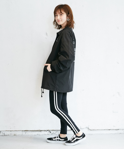 PairPair（ペアペア）の「ロゴプリントコーチジャケット(ユニセックスアイテム)（ナイロンジャケット・レディース・ブラック・MEDIUM/LARGE）」の7枚目の写真