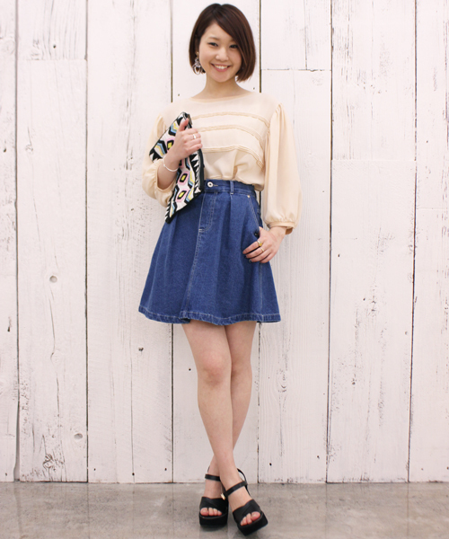 mystic（ミスティック）の「デニムフレアスカート（スカート・レディース・ホワイト/ブルー/ネイビー/ブラック・2/1）」の4枚目の写真