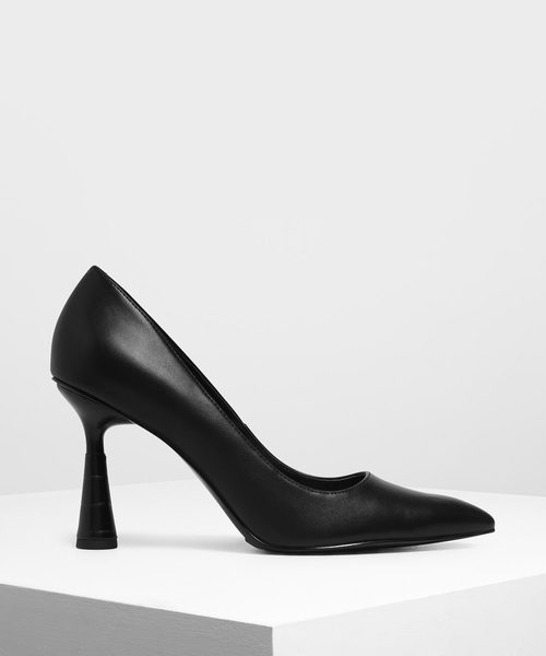 CHARLES & KEITH(チャールズ & キース)の「スカルプチュアル ヒールパンプス / Sculptural Heel Pumps(パンプス・レディース・ブラック/ベージュ/ブルー/バーガンディー・22.5cm/23cm/23.5cm/24.5cm/25cm/25.5cm)」の2枚目の写真