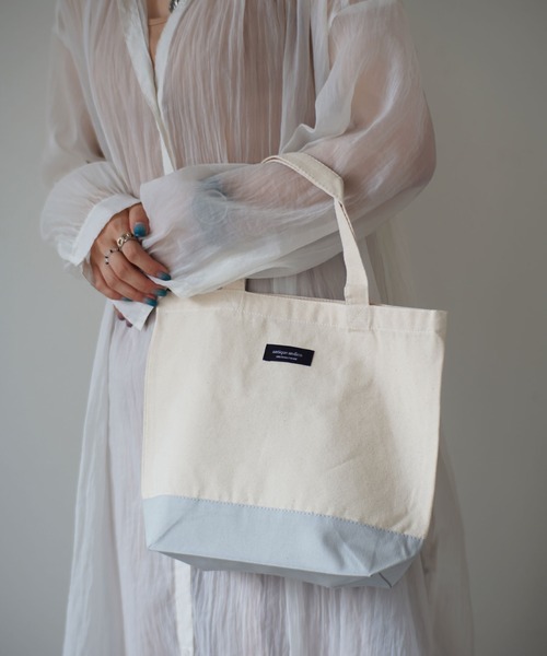 United Athle(ユナイテッドアスレ)の「【 UNITED ATHLE / ユナイテッドアスレ 】 antique andico ロゴ レギュラー キャンバス トート (Sサイズ)_(トートバッグ・レディース・ホワイト/ネイビー/ホワイト×ネイビー/グレー/ブラック系その他/ブラック/ホワイト×グレー/ホワイト系その他/ホワイト×ブラック/ホワイト系その他2/ホワイト系その他3/グリーン/ベージュ/ピンクベージュ/パープル・FREE)」の3枚目の写真