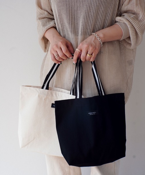 United Athle(ユナイテッドアスレ)の「【 UNITED ATHLE / ユナイテッドアスレ 】 antique andico ロゴ レギュラー キャンバス トート (Sサイズ)_(トートバッグ・レディース・ホワイト/ネイビー/ホワイト×ネイビー/グレー/ブラック系その他/ブラック/ホワイト×グレー/ホワイト系その他/ホワイト×ブラック/ホワイト系その他2/ホワイト系その他3/グリーン/ベージュ/ピンクベージュ/パープル・FREE)」の9枚目の写真