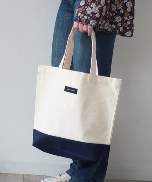 United Athle(ユナイテッドアスレ)の「【 UNITED ATHLE / ユナイテッドアスレ 】 antique andico ロゴ レギュラー キャンバス トート (Sサイズ)_(トートバッグ・レディース・ホワイト/ネイビー/ホワイト×ネイビー/グレー/ブラック系その他/ブラック/ホワイト×グレー/ホワイト系その他/ホワイト×ブラック/ホワイト系その他2/ホワイト系その他3/グリーン/ベージュ/ピンクベージュ/パープル・FREE)」の5枚目の写真