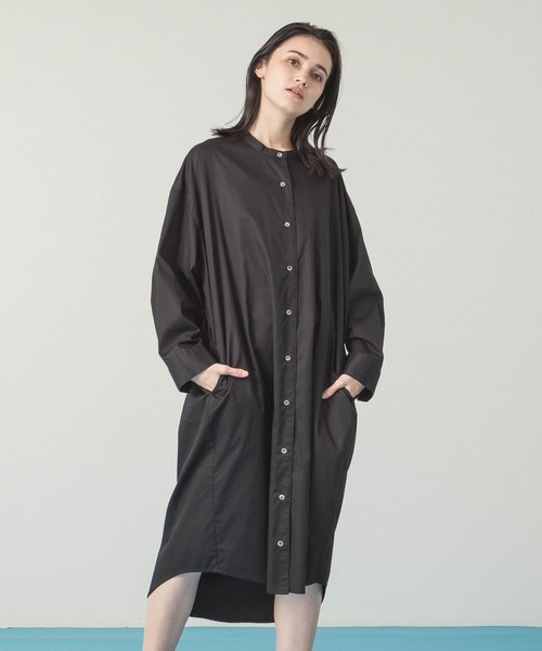 ALLUMER（アリュメール）の「バンドカラービッグシャツドレス（シャツワンピース・レディース・ホワイト/ブラック/ベージュ・1）」の3枚目の写真