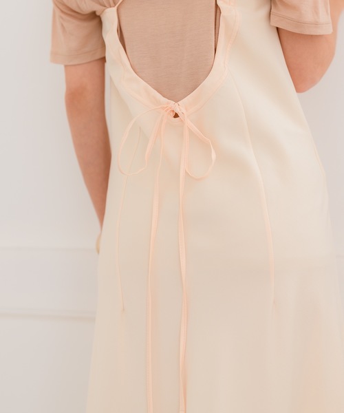 flowriri（フロウリリ）の「flowriri バックリボンサテンキャミワンピース（ワンピース・レディース・アイボリー/ベージュ・FREE）」の13枚目の写真
