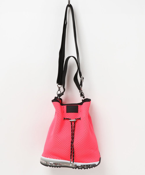 OKERU(オケル)の「okeru (オケル) NN-2TYPE 2WAY巾着(ショルダーバッグ・レディース・ブラック/グレー/ブルー/ピンク・FREE)」の4枚目の写真