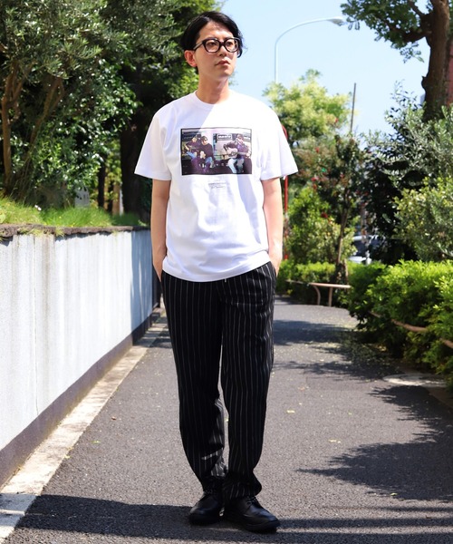 MEN'S BIGI（メンズビギ）の「【Kevin Cummins×MEN'S BIGI】OASISフォトグラフTシャツ（Tシャツ/カットソー・メンズ・ホワイト/ブラック・01/02/03）」の4枚目の写真