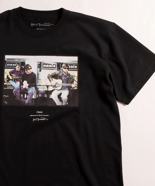 MEN'S BIGI（メンズビギ）の「【Kevin Cummins×MEN'S BIGI】OASISフォトグラフTシャツ（Tシャツ/カットソー・メンズ・ホワイト/ブラック・01/02/03）」の14枚目の写真