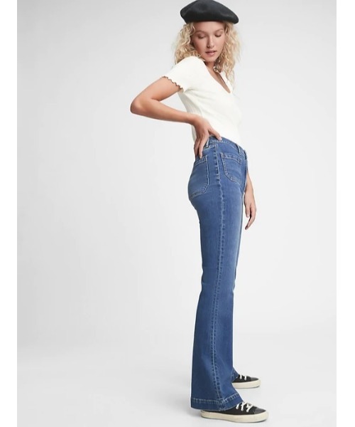 GAP（ギャップ）の「ハイライズ パッチポケット フレアジーンズ