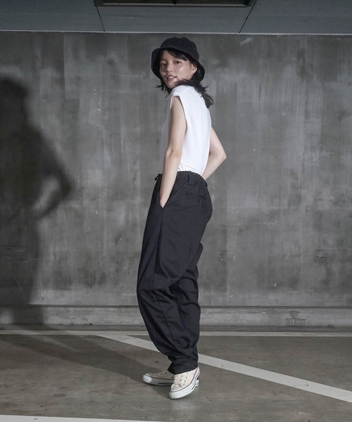 Dickies（ディッキーズ）の「【DICKIES/ディッキーズ】ツイルイージーパンツ　０４１０－７７１１ ビッグシルエット　ジョガーパンツ　　テーパードシルエット　ウエストゴム仕様　タック入り（その他パンツ・メンズ・チャコールグレー/ブラック/ベージュ/カーキ/スミクロ/ダークベージュ/グレー/グリーン/オリーブ・MEDIUM/LARGE/X-LARGE）」の21枚目の写真
