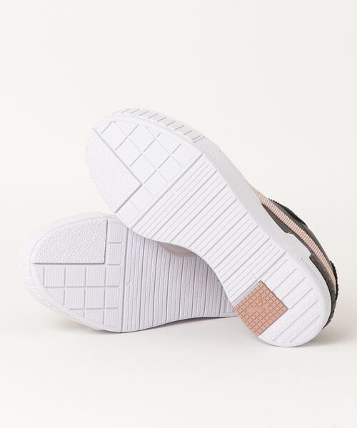 PUMA（プーマ）の「PUMA/プーマ スニーカー CALI スポーツコーデュロイ 374111（スニーカー・レディース・ホワイト/ブラック・24.0cm/25.0cm/23.0cm/23.5cm/24.5cm/22.5cm）」の4枚目の写真