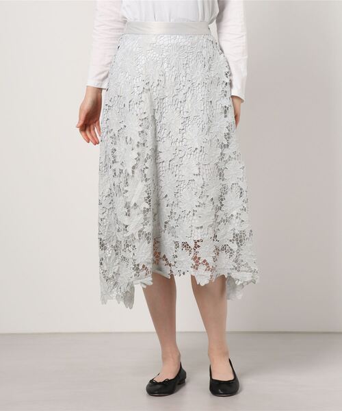 TRUDEA(トルディア)の「サテン刺繍ロングスカート(スカート・レディース・ライトグレー/ミント/ブラック/モカ・LARGE/SMALL/MEDIUM)」の2枚目の写真