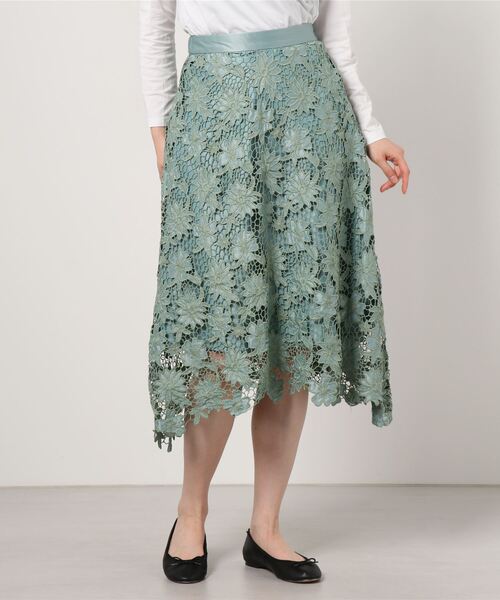 TRUDEA(トルディア)の「サテン刺繍ロングスカート(スカート・レディース・ライトグレー/ミント/ブラック/モカ・LARGE/SMALL/MEDIUM)」の4枚目の写真
