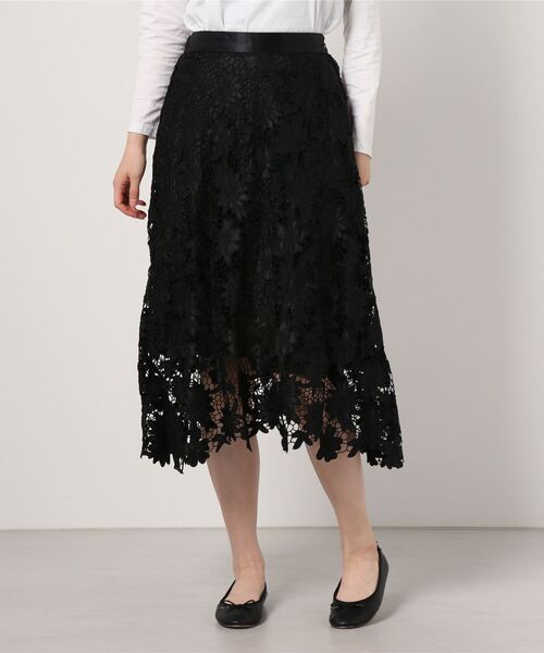 TRUDEA(トルディア)の「サテン刺繍ロングスカート(スカート・レディース・ライトグレー/ミント/ブラック/モカ・LARGE/SMALL/MEDIUM)」の1枚目の写真