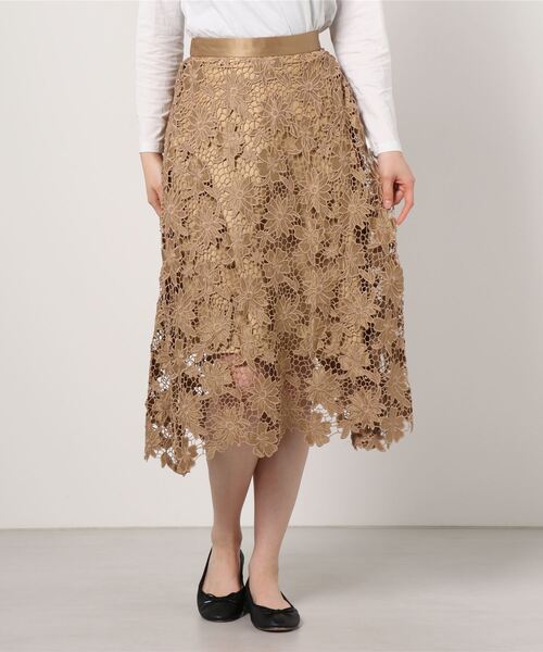 TRUDEA(トルディア)の「サテン刺繍ロングスカート(スカート・レディース・ライトグレー/ミント/ブラック/モカ・LARGE/SMALL/MEDIUM)」の3枚目の写真