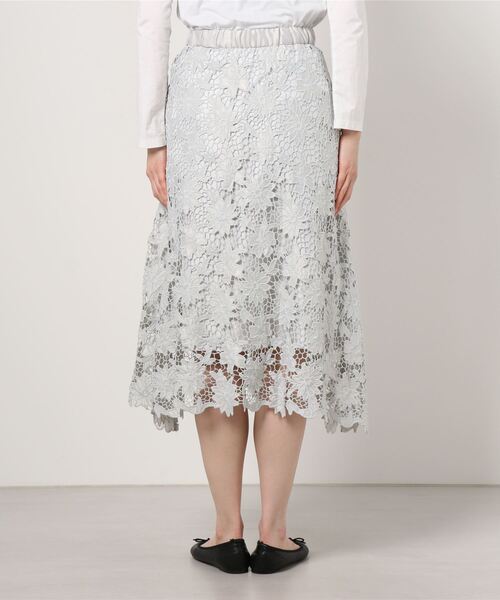 TRUDEA(トルディア)の「サテン刺繍ロングスカート(スカート・レディース・ライトグレー/ミント/ブラック/モカ・LARGE/SMALL/MEDIUM)」の6枚目の写真