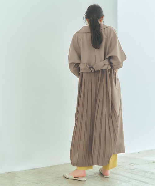 titivate(ティティベイト)の「バックプリーツライトトレンチコート(トレンチコート・レディース・ベージュ/ライトベージュ/グレイッシュベージュ・S/M)」の3枚目の写真