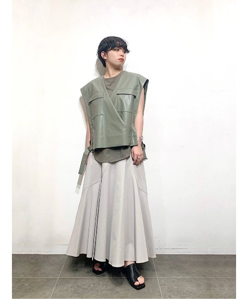 nijinana　今期　マチャットエコレザーベスト フェザーVネックニットベスト | 小柄・低身長女性向け