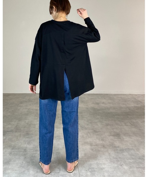 She's Closet（シーズクローゼット）の「バックスリット長袖ロングTシャツ（Tシャツ/カットソー・レディース・オフホワイト/ブラック・FREE）」の7枚目の写真